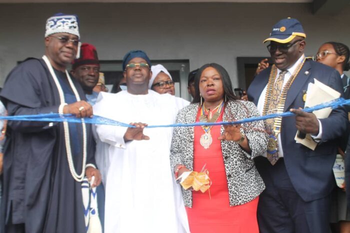 L-R: HRM Oba (DR) Olufolarin Olukayode Ogunsanwo, (Telade IV) The Alara of llora Kingdom; Dr Bisi Onasanya, Chairman, The Address Homes Ltd; Rrn. Omorunde Lawson, District Governor, 2022-2023 and Rtn. Joseph O. Akhigbe, President, Rotary Club of Lagos, during the inauguration of block of six rooms and fully equipped library donated by Dr Onasanya, for Ilara Model Primary School, Along Igbonla Road, Igboku-Kekere llara, Eredo LCDA, Epe Division, Lagos