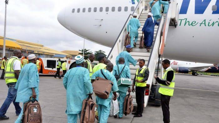 Read more about the article Hajj: Niger governor bids first batch of pilgrims farewell