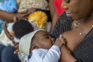 Read more about the article Breastfeeding doesn’t cause breast to sag, says experts