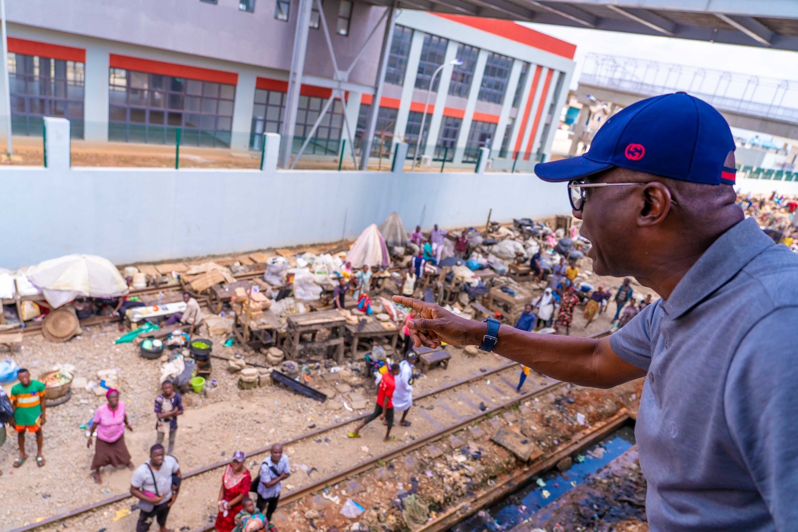 You are currently viewing Lagos govt. begins clearing shanties, obstructions along Red Rail Line project
