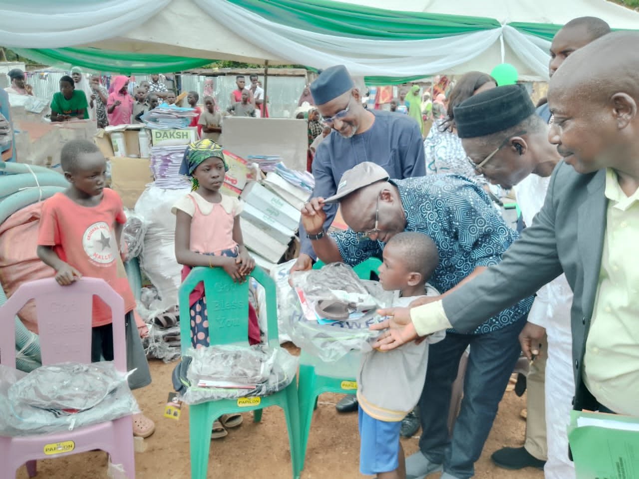 You are currently viewing FG donates foods, agricultural inputs to IDPs in FCT