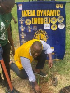 Read more about the article Lions Club plants 25 trees in Lagos college to safeguard environment