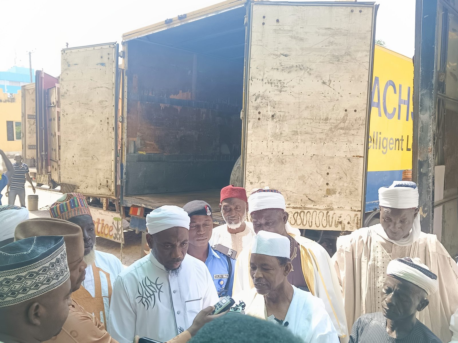 Read more about the article Palliative: FG provides 800 bags of rice, maize to FCT Muslims