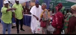 Read more about the article Subsidy : Foundation distributes food items to Lagos residents