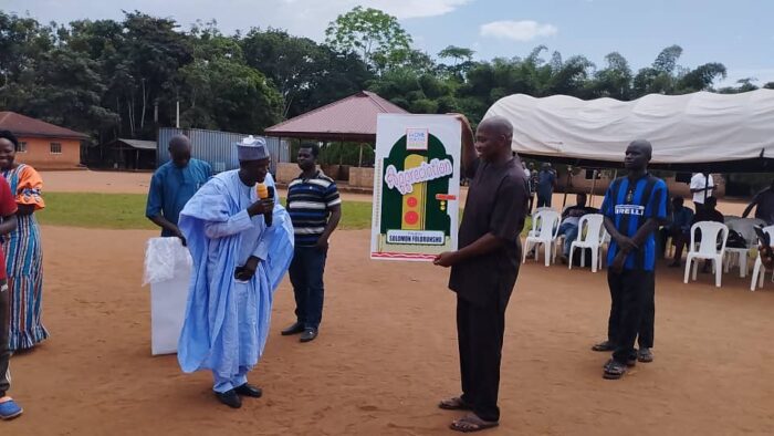 Dr Emmanuel Ibrahim, President, Gwoza Elite Forum, presenting an award of appreciation to Pastor Solomon Folorunsho, Coordinator, Home for the Needy Foundation Internally Displaced Persons Camp, Uhogua, Edo.