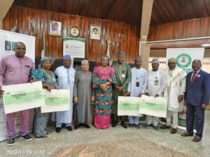 Read more about the article Agripreneurship Scheme: BOA presents N2.3m cheques to civil servants