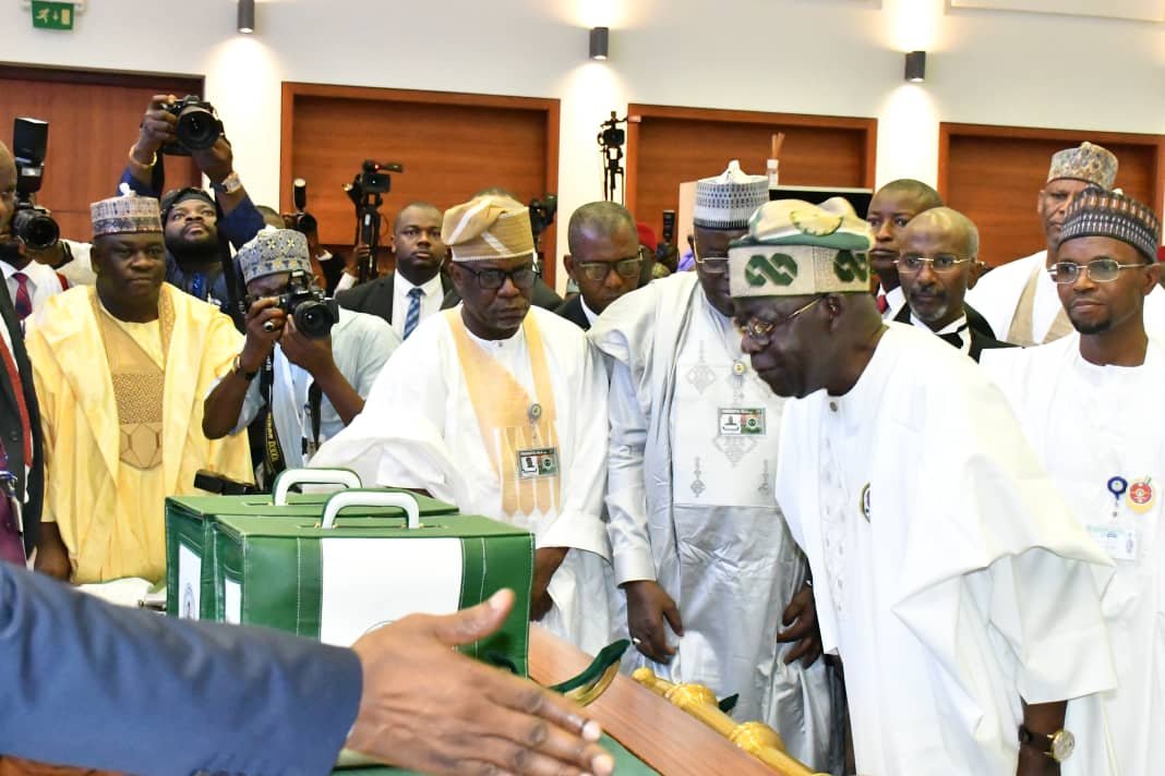 Read more about the article Tinubu presents N27.5 trn 2024 budget to NASS