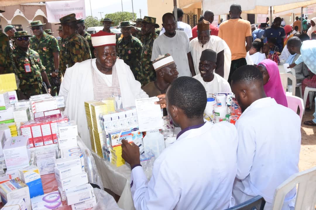 Read more about the article Army takes medical outreach to Karshi community in FCT