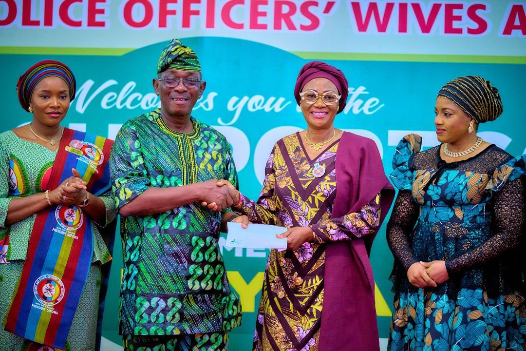 Read more about the article First Lady, DEPOWA support aged persons, military retirees with N950m