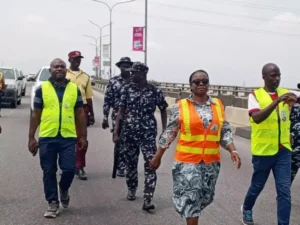 The Federal Controller of Works in Lagos State, Mrs Olukorede Kesha (middle) during an inspection on Third Mainland Bridge