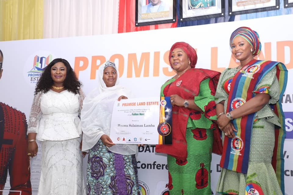 Read more about the article 10 widows of fallen heroes get plots of land, cash in Abuja