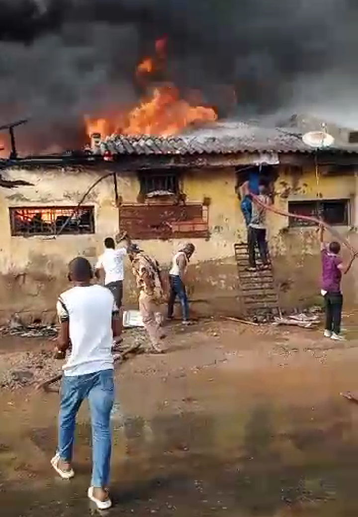 Read more about the article Fire razes 10 shops in Wuse Market, Abuja – FEMA 