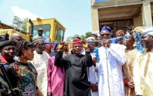 Read more about the article Lawmaker inaugurates N120m road construction equipment, palliatives in Oyo State
