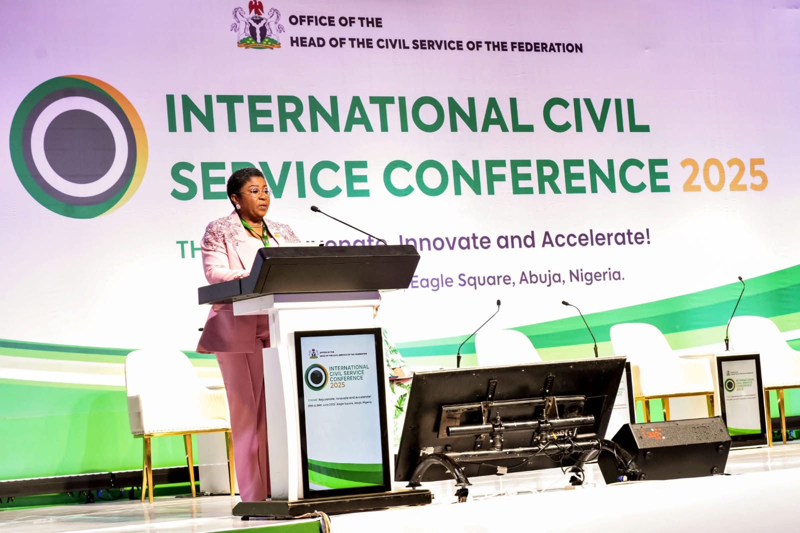 FG awards cars, flats to outstanding civil servants