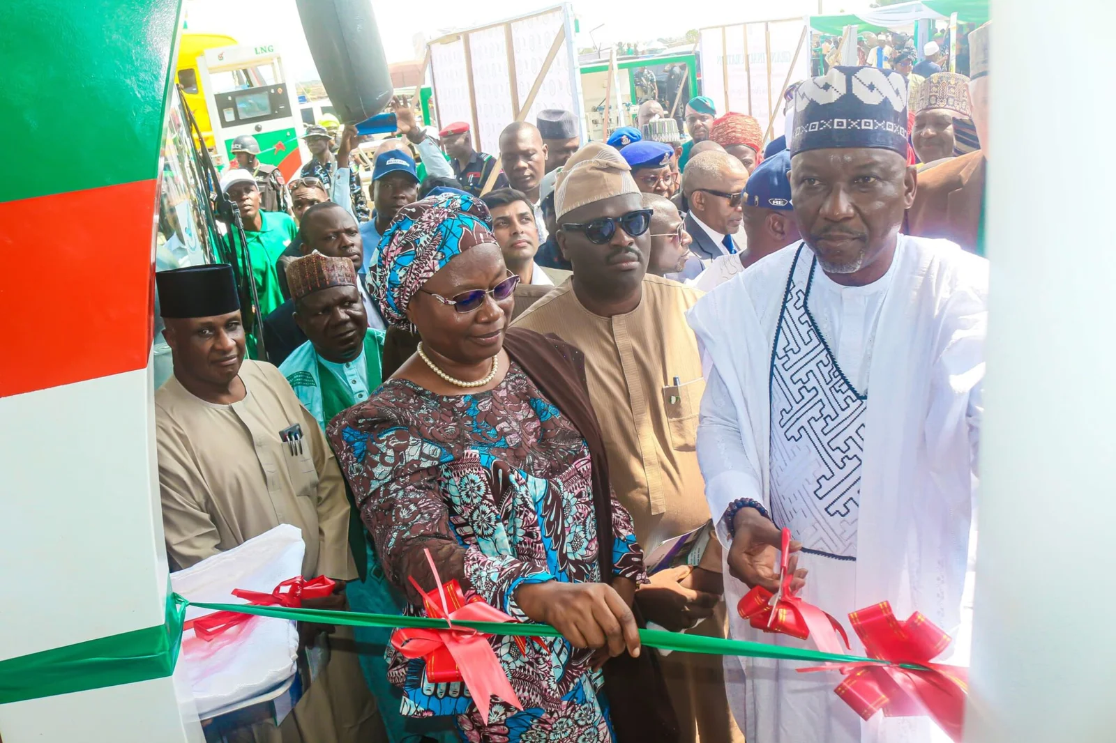 FG unveils first LCNG facility in Adamawa