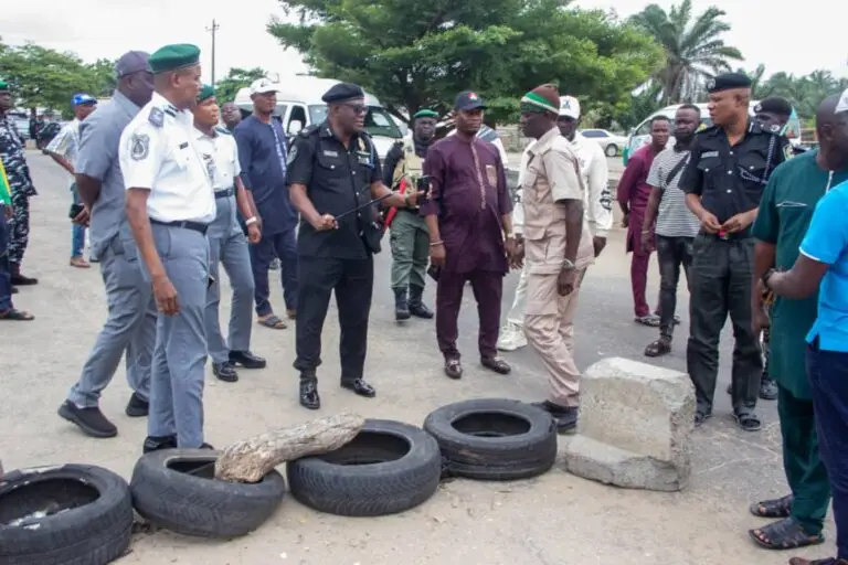 Lagos Govt. dismantles illegal checkpoints along Badagry Expressway