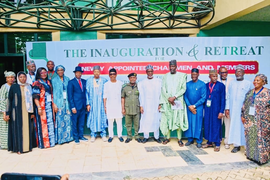 Minister inaugurates governing boards of environmental agencies