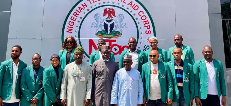 FG welcomes 12 returning TAC volunteers from Liberia