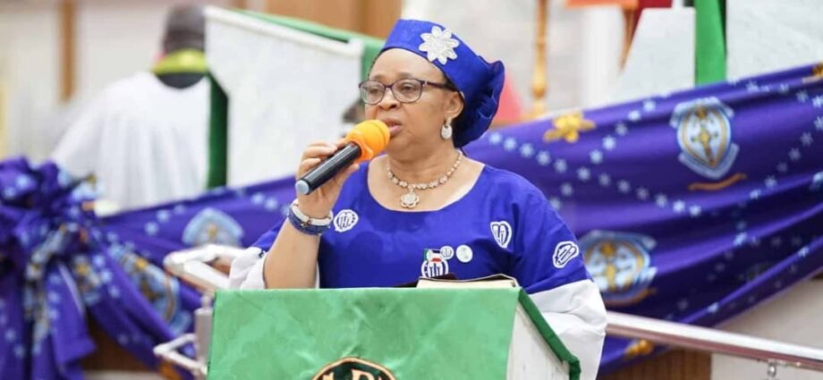 Ndukuba’s wife urges Nigerians to hold on to God Ndukuba’s wife urges Nigerians to hold on to God