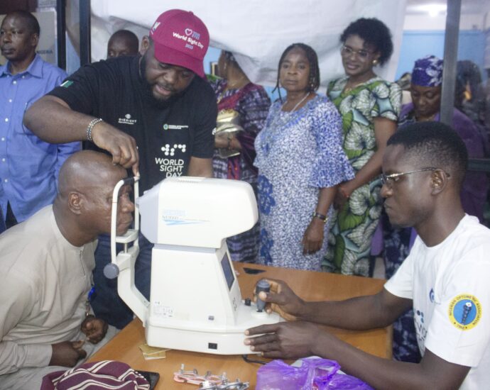 Experts warn against self-medication for eye problems, urge regular check-ups Experts warn against self-medication for eye problems, urge regular check-ups
