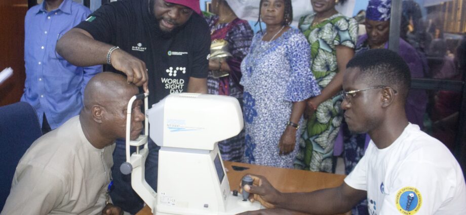 Experts warn against self-medication for eye problems, urge regular check-ups