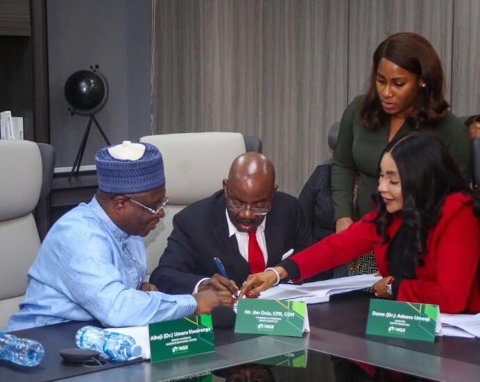 Zenith Bank celebrates successful public offer, surpasses CBN recapitalisation target Zenith Bank celebrates successful public offer, surpasses CBN recapitalisation target