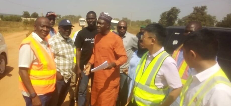 Lambata-Lapai-Bida Road: FG directs contractor on palliative, expedite action Lambata-Lapai-Bida Road: FG directs contractor on palliative, expedite action