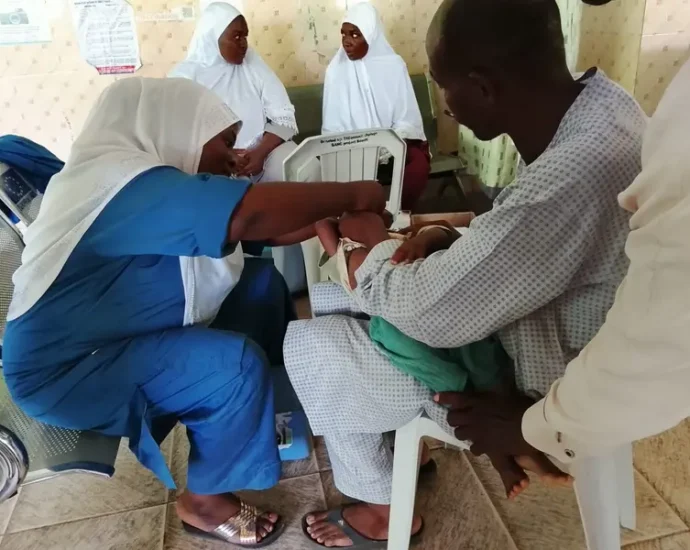 Non-compliant father publicly accepts vaccine in Katagum