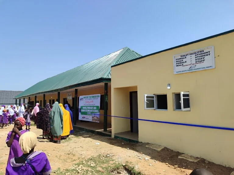 Foundation renovates, equip community school in Niger