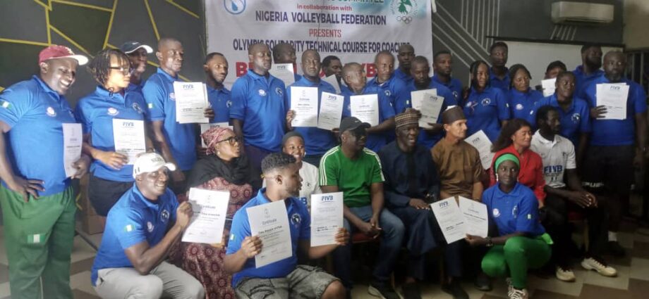 Volleyball: 19 coaches earn FIVB certification