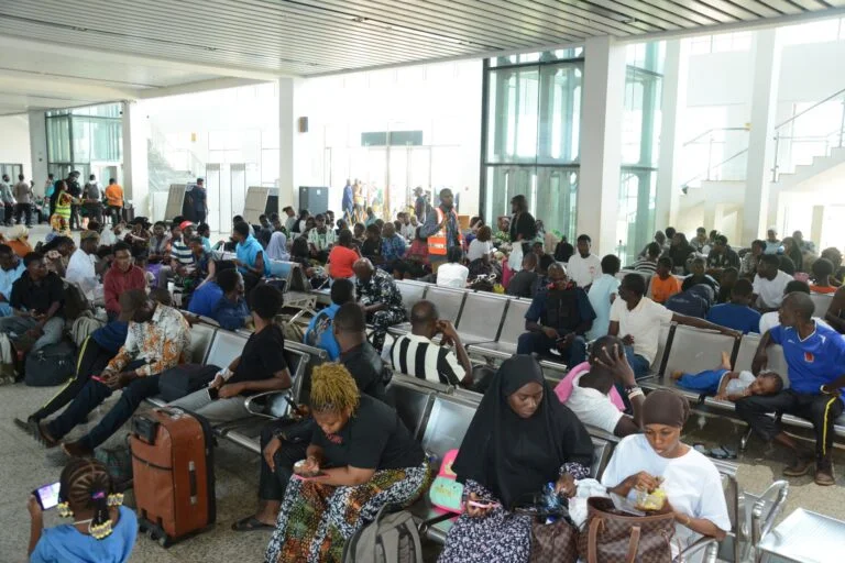 Yuletide: FG’s 50% train ride discount begins with large passenger turnout