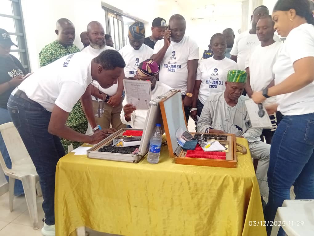Lagos lawmaker provides free eyeglasses to 750 constituents