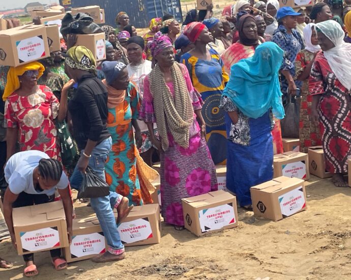 Yuletide: Lagos Food Bank, 22Bet donate food boxes to 200 Ebute-Metta families