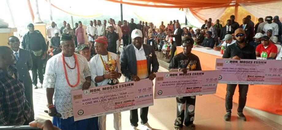 A’Ibom: Lawmaker donates business packs, cash to empower constituents A’Ibom: Lawmaker donates business packs, cash to empower constituents