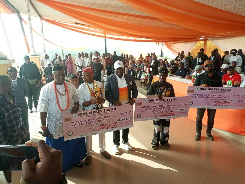A’Ibom: Lawmaker donates business packs, cash to empower constituents