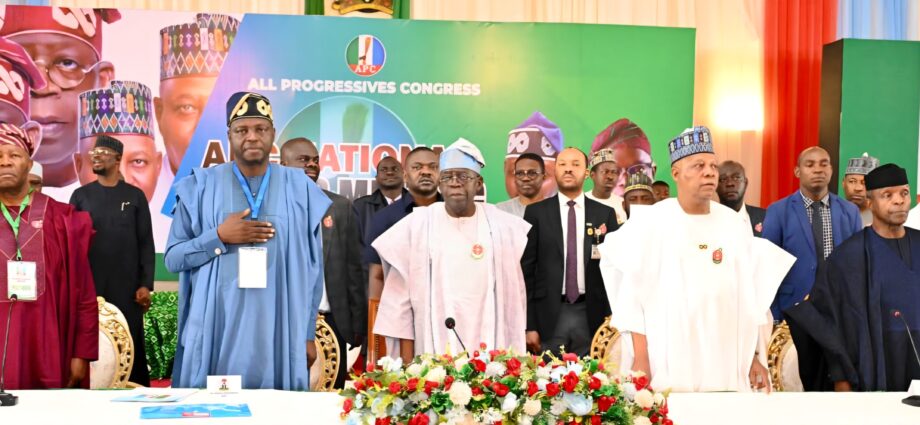 Tinubu convenes APC caucus ahead of NEC meeting