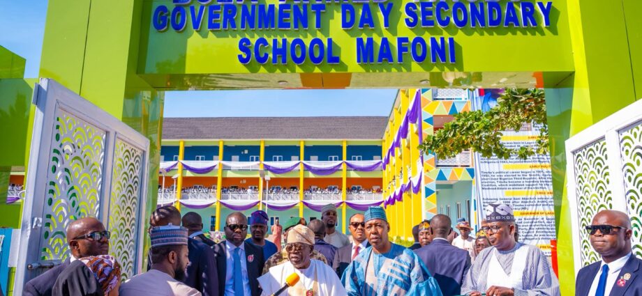 Tinubu hails Zulum’s vision, inaugurates EVs, smart schools in Maiduguri