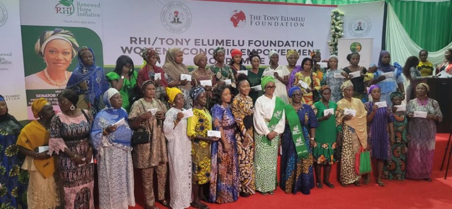 First Lady empowers 1,000 Ogun women with business grants