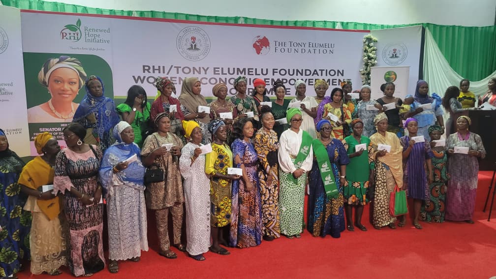 First Lady empowers 1,000 Ogun women with business grants