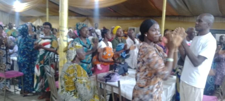 Yuletide: Mission distributes foodstuffs, cash to 1000 indigents in Kwara