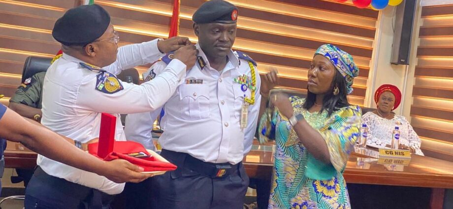 Federal fire service decorates 2,620 promoted officers