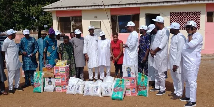 Foundation distributes food items, welfare packs to orphanages in Kwara