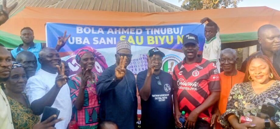 ECWA Rev. joins APC, lauds National Chairman’s leadership style