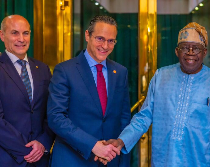 Shell CEO lauds Tinubu for boosting Nigeria’s investment climate