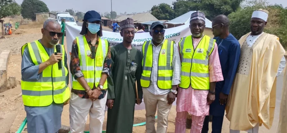 From left: Mohammed Ahmed, Director, Press and Public Relations, Ministry of Works, third from left: Abubakar Kawu, representing Nigerian Society of Engineers (NSE), Minna Branch, Federal Controller of Works, Aluko Eyitayo,