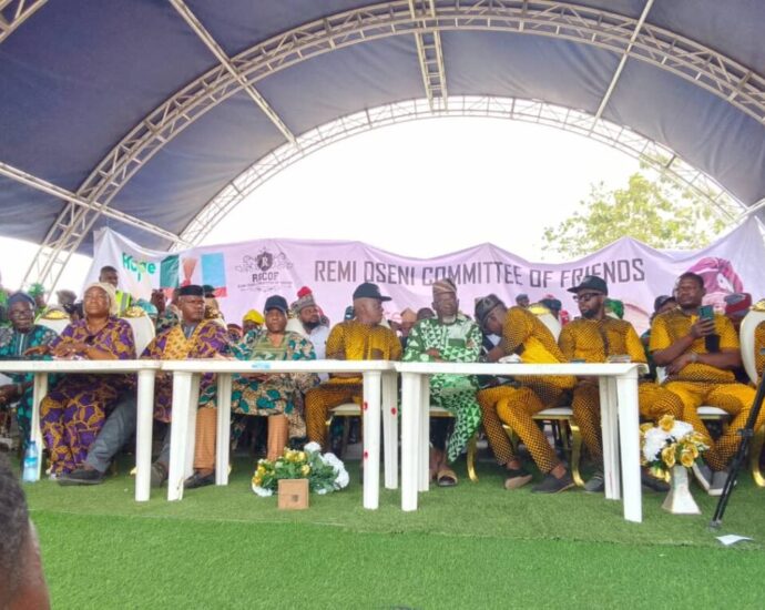 2027: Oyo Rep., Oseni, mobilises support group for Tinubu, empowers members 2027: Oyo Rep., Oseni, mobilises support group for Tinubu, empowers members