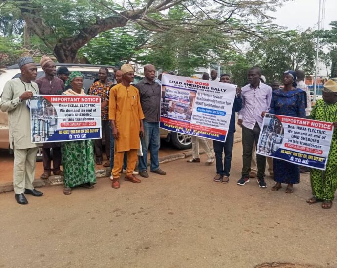 Ikorodu residents protest alleged prolonged, ‘arbitrary’ blackout