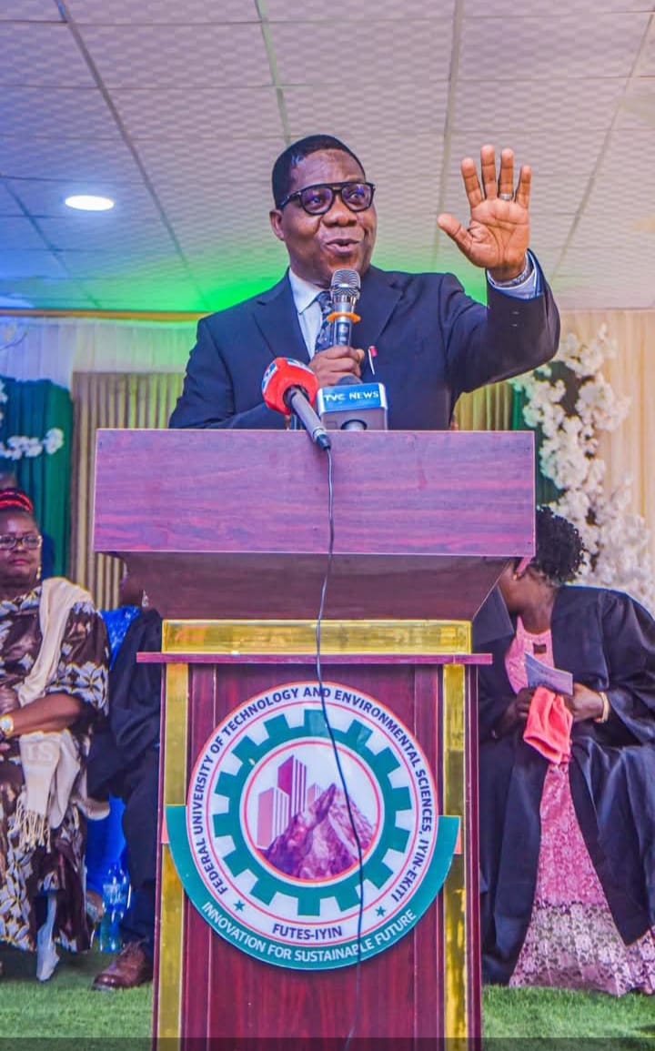 Senate Leader gifts 1,564 matriculating Fed. varsity, Iyin-Ekiti students rice, yam, cash