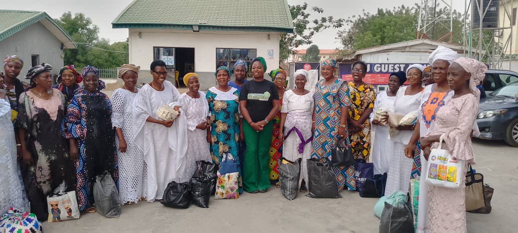 Ex-NAWOJ chairperson distributes food packages to 100 indigents in Kwara