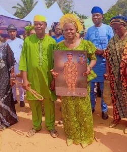 Family, colleagues pay tributes as NAN DEIC buries father